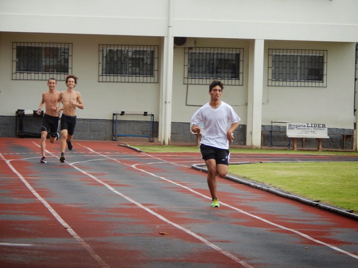 Daniel correndo o desafio Zatopek