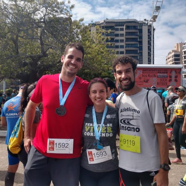 Na foto Alexandre, Alessandra e eu aós correr a meia maratona de Florianopolis