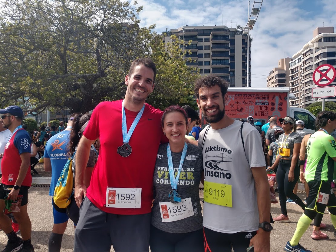 Na foto Alexandre, Alessandra e eu aós correr a meia maratona de Florianopolis